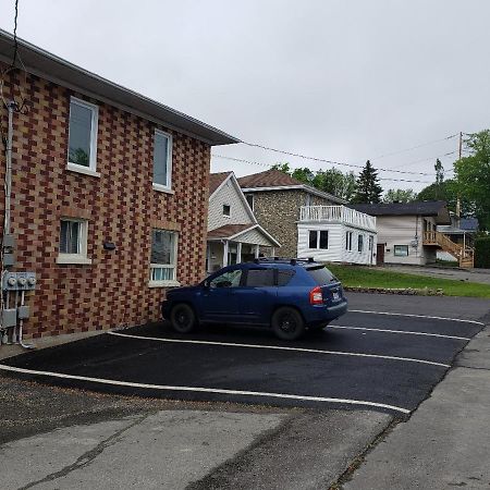 Downtown Apartment Next To Highway Netflix+Wifi Edmundston Dış mekan fotoğraf
