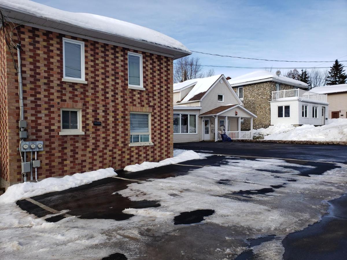 Downtown Apartment Next To Highway Netflix+Wifi Edmundston Dış mekan fotoğraf